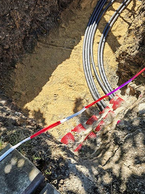 水電樁電路水路管線分槽敷設施工現場